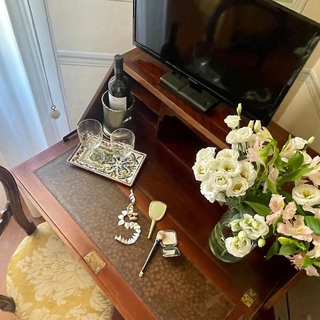 Residenza Dei Ricci Bed & Breakfast คิอูซี ภายนอก รูปภาพ