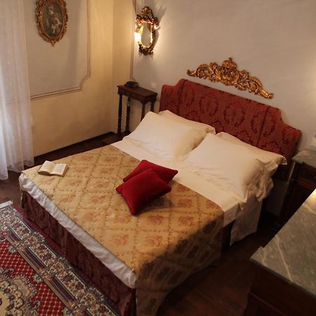 Residenza Dei Ricci Bed & Breakfast คิอูซี ภายนอก รูปภาพ