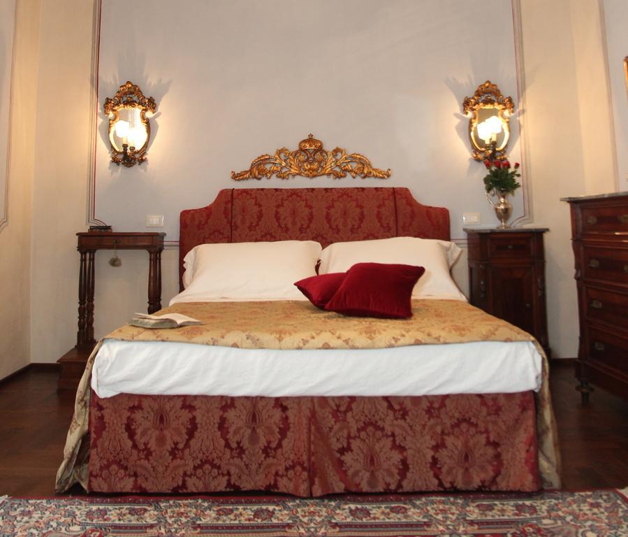 Residenza Dei Ricci Bed & Breakfast คิอูซี ห้อง รูปภาพ