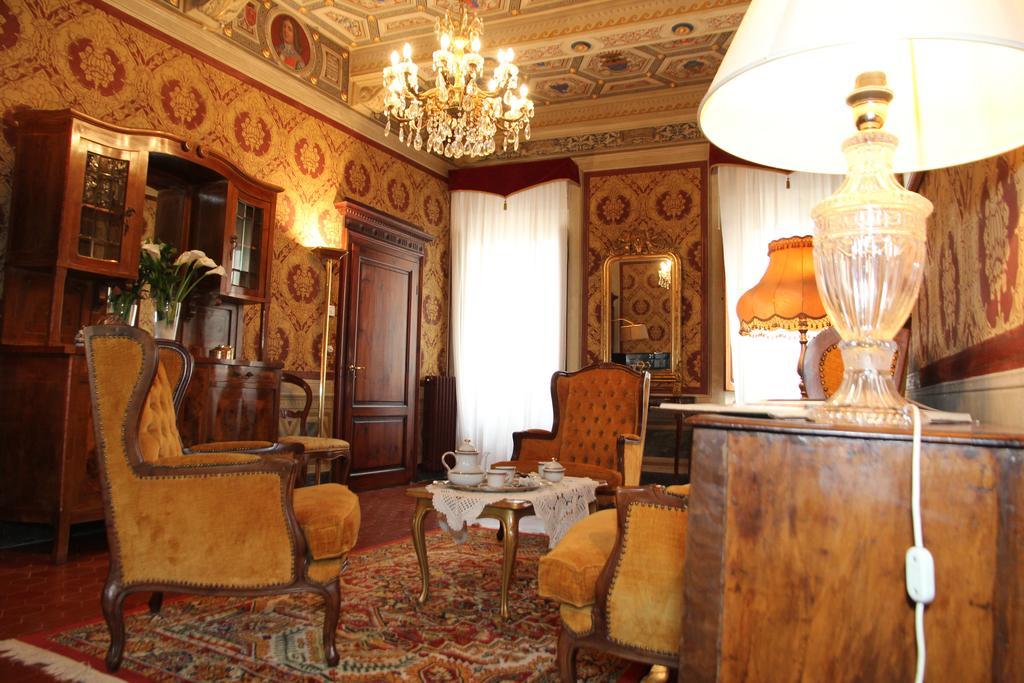 Residenza Dei Ricci Bed & Breakfast คิอูซี ภายนอก รูปภาพ